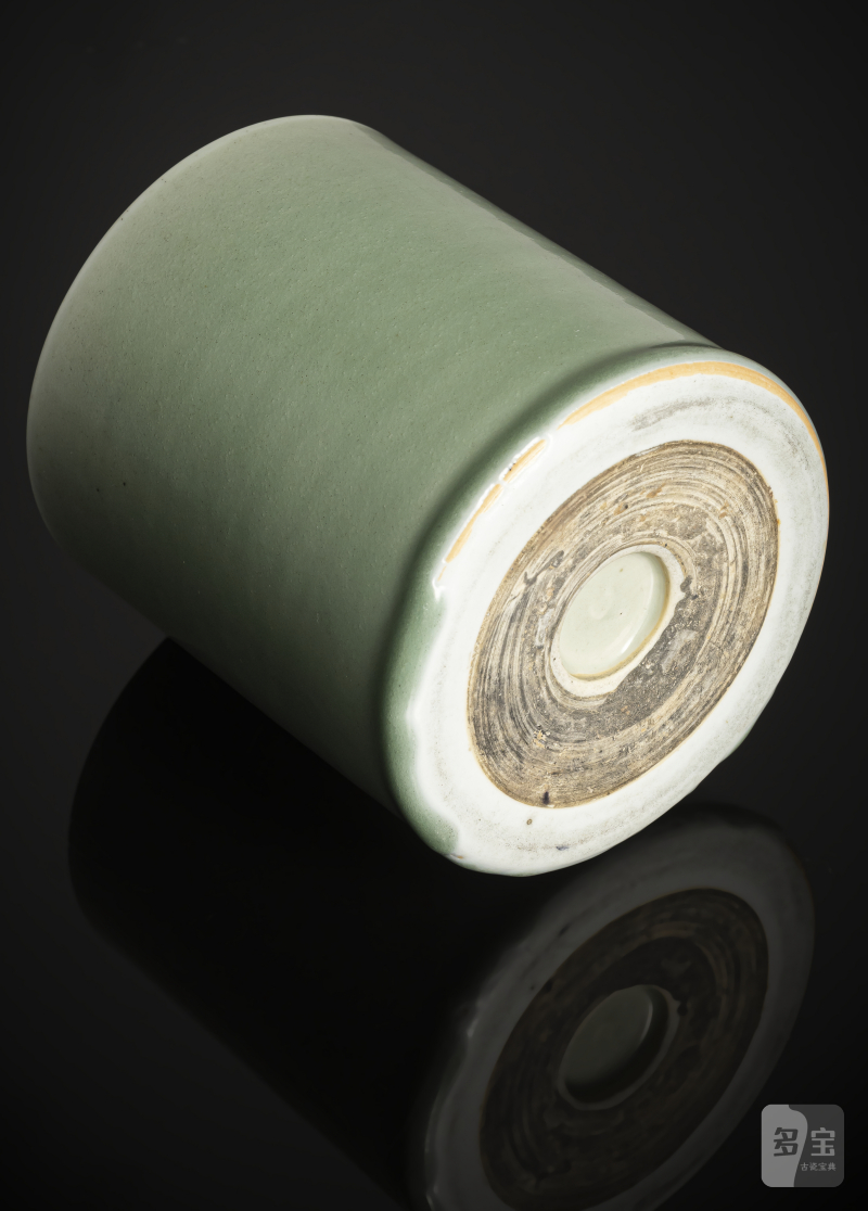 A cylindrical porcelain celadon brush pot - 图2